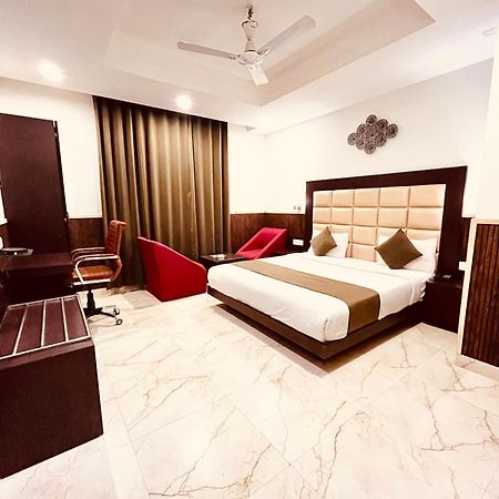 Hotel The Onix Dehradun Exterior photo