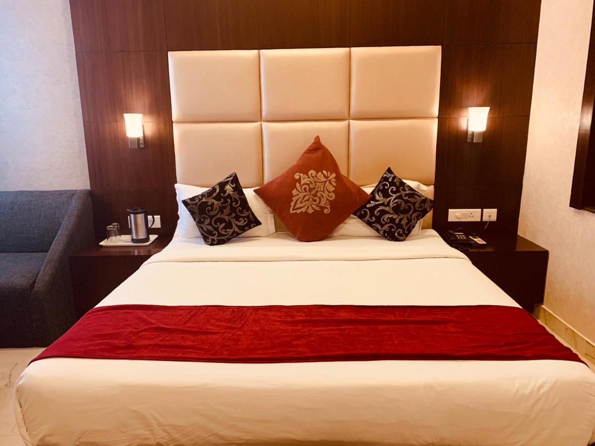 Hotel The Onix Dehradun Exterior photo