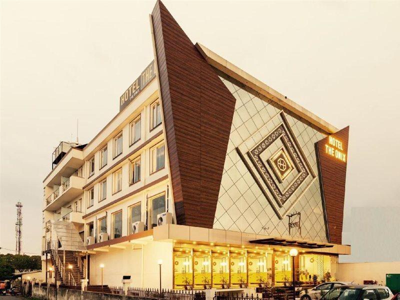 Hotel The Onix Dehradun Exterior photo
