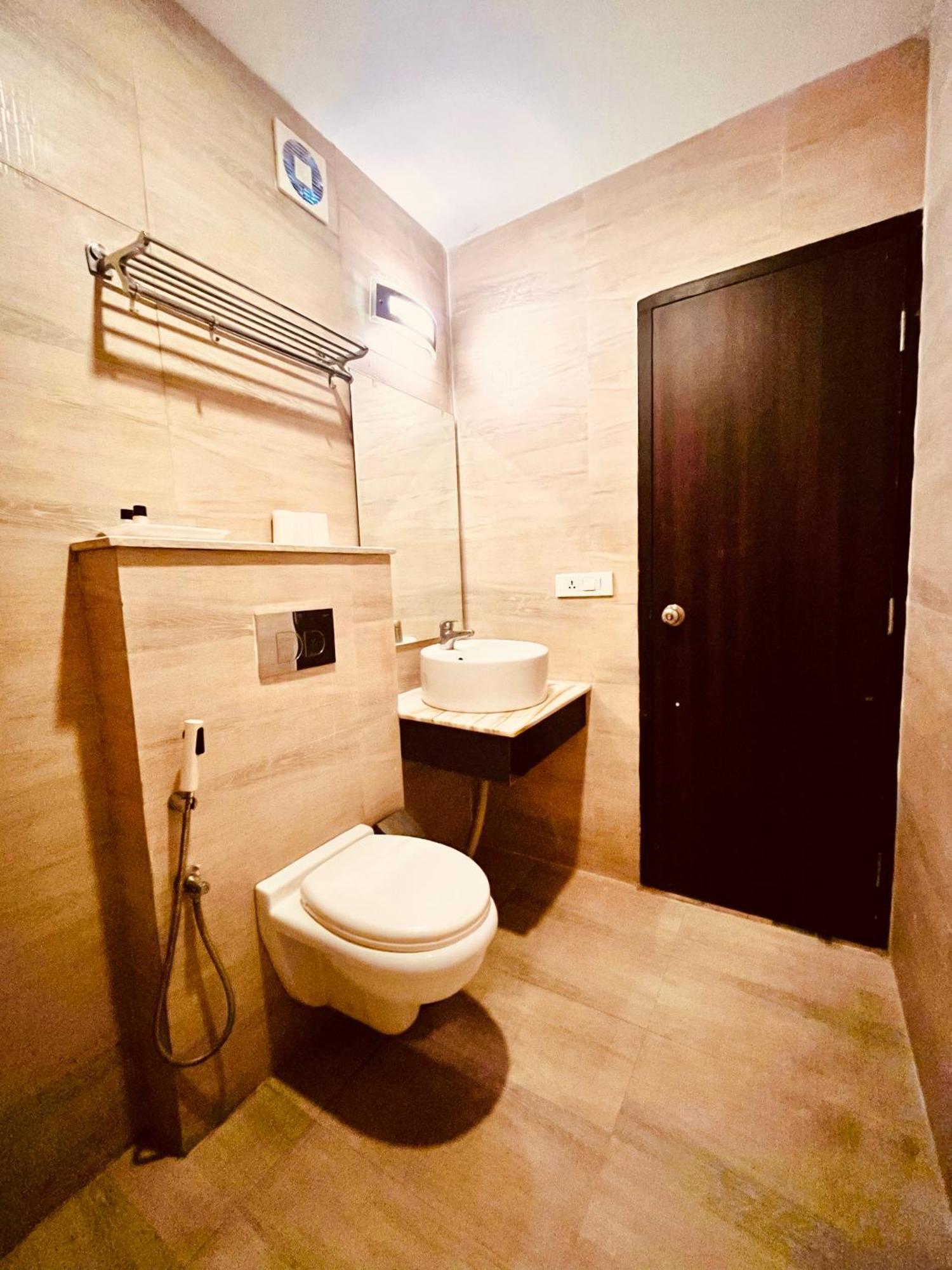 Hotel The Onix Dehradun Exterior photo