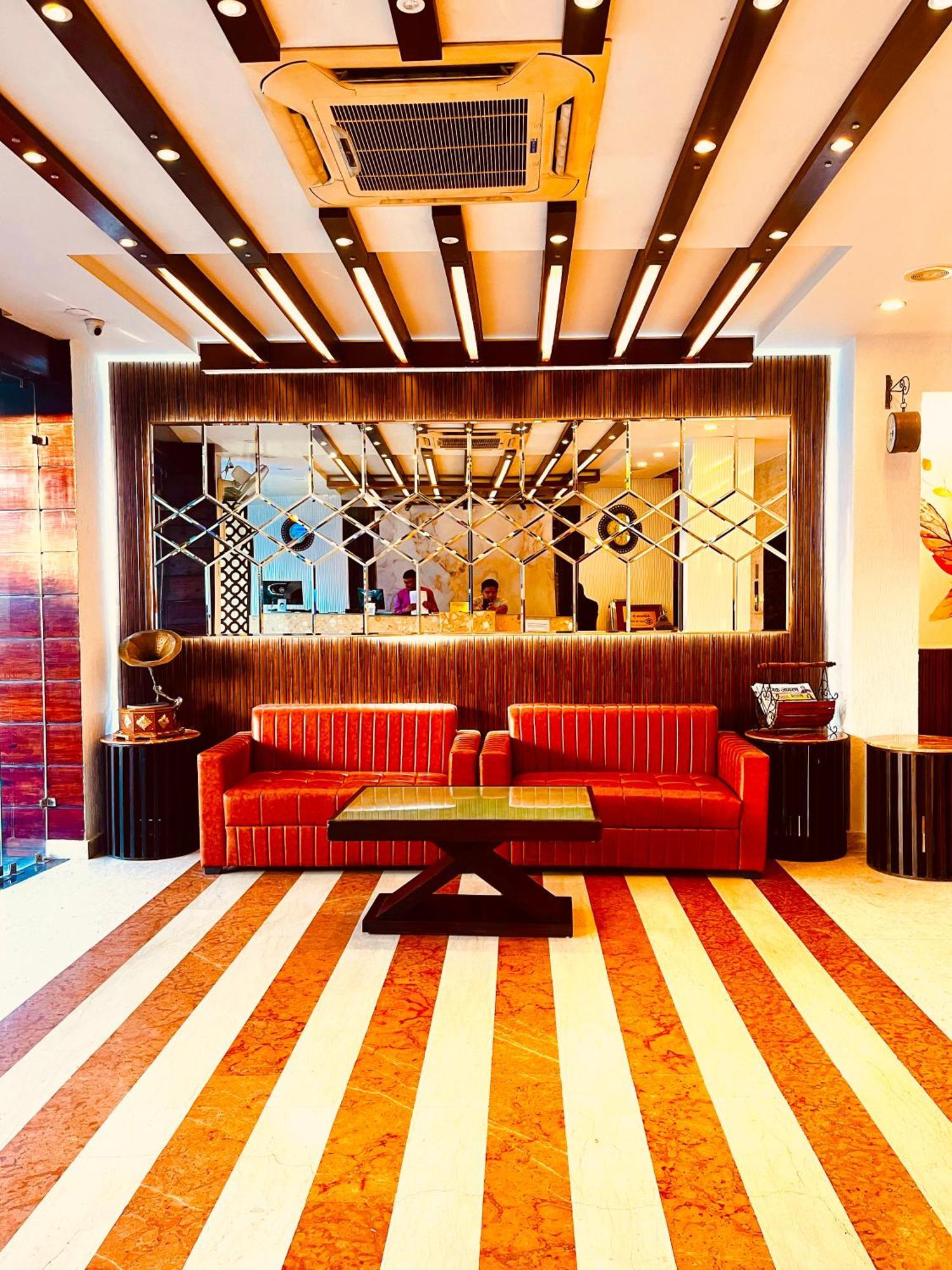 Hotel The Onix Dehradun Exterior photo