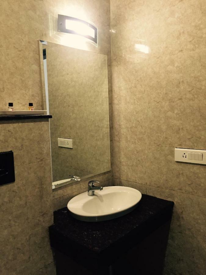 Hotel The Onix Dehradun Exterior photo